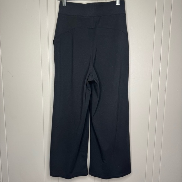 Lululemon Can You Feel The Pleat
Crop *21" - Picture 7 of 13